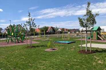 Das Bild zeigt den neuen Spielplatz im Magnolienweg.