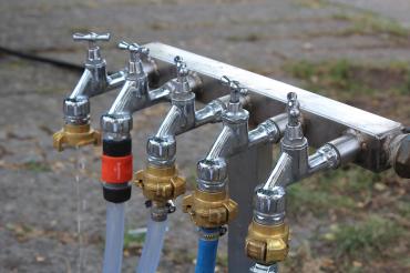 Das Bild zeigt Wasserhähne.