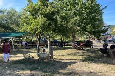 Das Bild zeigt den Wörnitzstrand in Harburg.