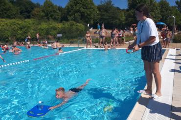 Auch Seepferdchen und das Bronzene Schwimmabzeichen konnten während des Ferienprogrammes absolviert werden.