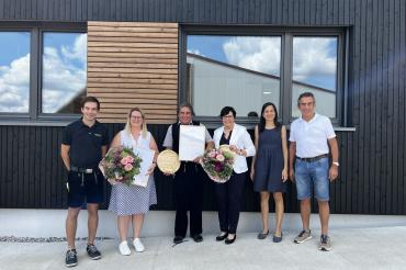 Die Jubilare mit der Geschäftsleitung. Stehend von links: Stefan Taglieber, Heidi Gary, Alfred Taglieber, Gabi Taglieber, Franziska Taglieber und Erwin Taglieber. Es fehlt: Christine Manz. 