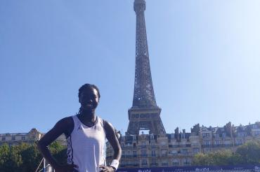 Mariam Haslé-Lagemann bei einem Turnier vor dem Eiffelturm