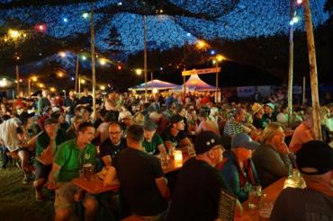 Das Bild zeigt den Biergarten auf Blasius 2022.