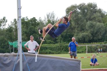 Das Bild zeigt Alexander Bauer beim Einspringen 2021. 