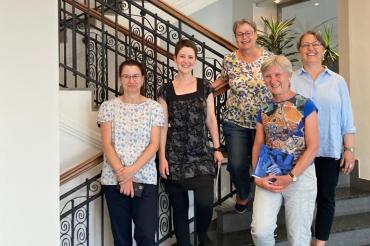 Das Bild zeigt von links nach rechts Miroslava Dvorska, Kathrin Häffner, Dietrun Glatt, Gabi Burger und vorne rechts Renate Feldmeier. 