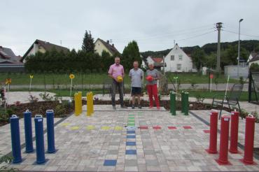 Das Bild zeigt (von links nach rechts) Thomas Mayer, Zweigstellenleiter Donau-Ries-Werkstätte Wemding, Ulrich Relovsky, Bildungsbetreuer Berufsbildungsbereich Wemding und die 1. Vorsitzende der Caritas Sozialstation Gerda Trollmann.