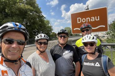 Das Bild zeigt die Teilnehmer der 1. Donauwörther Radrundtour. 