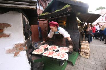 Zubereitung von Flammkuchen - Bild von 2019