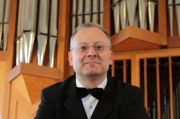 Das Bild zeigt den Organisten Andreas Käßmeyer.