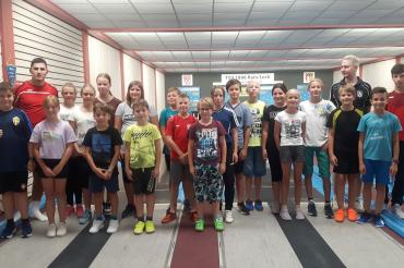 Das Bild zeigt die teilnehmenden Kinder des Ferienprogramms der Abteilung Kegeln des TSV Rain.