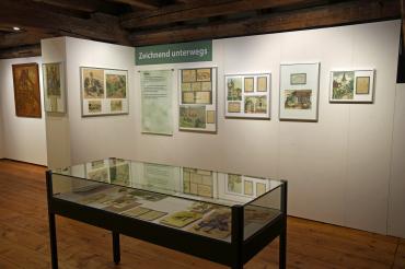 Einblick in die Sonderausstellung „Gezeichnet B. Fischer“.