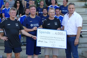 Auf dem Bild von links nach rechts: Bruno Kleebauer Mondspritzer, Landrat Stefan Rößle, Leo Anzenhofer Mondspritzer,  Sebastian Maier Vorstand EnBW/ODR