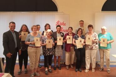 Das Bild zeigt Oberbürgermeister Jürgen Sorré, Margareta Gulich, Susanne Marder, Patricia Opitz, Ursula Boers, Stefanie Paul-Krabbe, Dorothea Böhm, Birgit Feyrer, Andrea Spangardt, Museumsleiter Thomas Heitele, Michaela Mange, Doris Helwig.