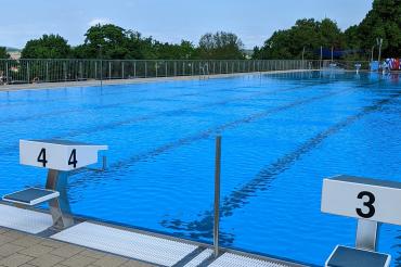 Das Bild zeigt das Donauwörther Freibad.