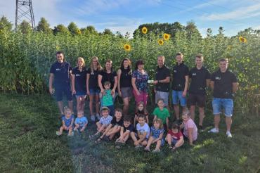 Auf dem Bild ein Teil des ORGA-Teams und Vertreter des Elternbeirats.