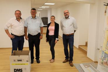 Im Bild (von links): Simon Srownal, Büroleiter und Referent des Oberbürgermeisters; Josef Reichensberger, 1. Bürgermeister; Helge Vogel, Assistentin des Stadtbaumeisters, die den Umzug maßgeblich mit koordinierte; Ralf Allmannsberger, Leiter Sachgebiet Tiefbau, in Vertretung des Stadtbaumeisters.