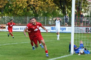 Leo Benz (TSV Rain) nach seinem Kopfballtreffer.
