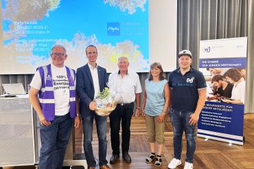 Auf dem Bild zu sehen (von links): Martin Stegmair, Martin Sambale, Reiner Baumann, Gabriele Buck-Baumann, Florian Osswald.