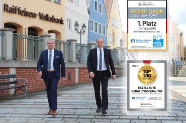 Das Bild zeigt Vorstandssprecher Michael Kruck (li.) und Vorstand Alexander Lehmann vor der Raiffeisen Bank in Donauwörth.