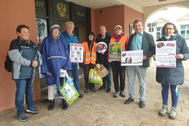 Teilnehmer am World Cleanup Day 2022