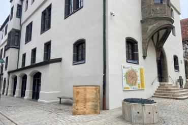 Die Enthüllung des von Dr. Sabine Heilig gestifteten Bronzekunstwerks von Lun Tuchnowski findet am 2. Oktober um 17 Uhr statt. 