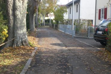 Die Straße „Am Hohlen Schänzle“ vor der Sanierung. 