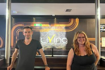 Celina Sauerland (rechts) und Sam Mack führen ab sofort das Living in Nördlingen. 