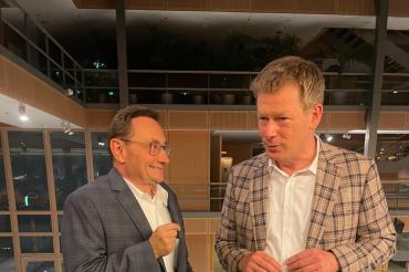 Auf dem Bild zu sehen (von links): Ulrich Lange MdB und Dr. Richard Lutz, Vorstandsvorsitzender der Deutschen Bahn AG. 