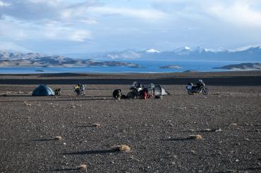 Eine Reise durch beeindruckende Landschaften, in eine fremde Welt mit Ländern, deren Namen aus alten Zeiten und vergilbten Büchern in die Gegenwart wehen, immer nah an den Menschen, mitreißend und abenteuerlich.