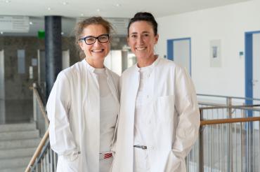 Privatdozentin Dr. Katrin Hasselbacher (links) und Dr. Valerie Picavet haben die Abteilung für Hals-Nasen-Ohrenheilkunde (HNO) an der Donau-Ries Klinik Donauwörth übernommen.