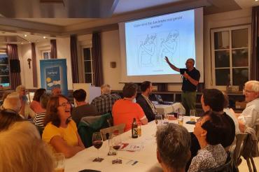 Homortherapeut Markus Proske bei seinem Vortrag. 