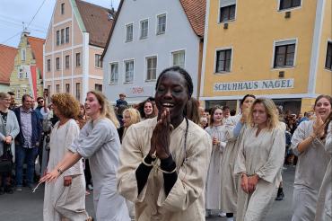 Am vergangenen Stadtmauerfest als Hexen noch begnadigt (vorne Mariam Hasle-Lagemann, ganz rechts Laken James), wollen die Eigner Angels in ihrer 15. Erstligasaison keine Nachsicht walten lassen. Dazu bedarf es aber insbesondere im Angriff noch einige Verbesserung. 