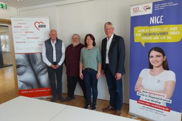 V.l.n.r.: Hans Mair, Heiner Kopriva, Iris Seifert u. Bgm. Veit Meggle trafen sich zum gegenseitigen Informationsaustausch im AWO-Seniorenheim Mertingen.              