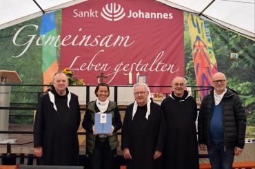 Frater Benedikt Hau (Provinzrat und Prior des Alten- und Pflegeheims St. Augustin Neuburg a.d. Donau), Frau Doreen Paus (Geschäftsführerin der Stiftung Sankt Johannes), Frater Donatus Wiedenmann (Mitglied des Konvents Neuburg), Frater Robert Wimmer (gemeinnützige Behindertenhilfe Algasing) und Herr Hans Emmert (Geschäftsführer Barmherzige Brüder - gemeinnützige Behindertenhilfe GmbH)
