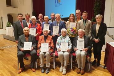 Stehend von links: Franz Grimmeiß, Michael Langenbucher, Hedwig Stoll, Johannes Hauke, Erwin Hauke, Hermann Häfele, Wolfgang Winter, Julia Bruckmeier, Blasius Wizinger, David Wittner, Swetlana Kloster. Sitzend von links: Erich Lokietsch, Anni Grögel, Elisabeth Prestel, Helmut Wurm.