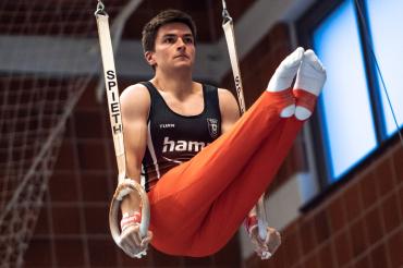 Tim Leibiger während seiner Übung an den Ringen