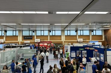 DAs Bild zeigt den Berufswegekompass Harburg 2022.