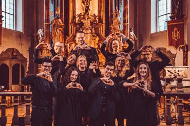 Das Bild zeigt ein Gruppenbild des Hearchor