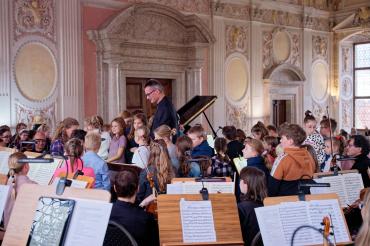 Moderiertes Konzert des Oettinger Kammerorchesters für Kinder.