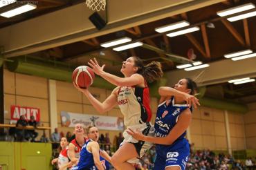  Lakes James sorgte mit einem akrobatischen „And One“ für Begeisterung und einen ungefährdeten 77:61 Sieg gegen die GISA Lions MBC aus Halle.