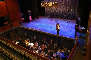 Eine Cabaret Bühne.