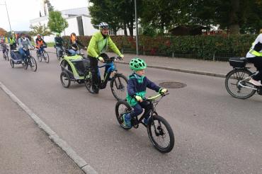 Nicht immer ist radeln in Donauwörth so sicher und macht so viel Spaß wie bei der Kidical-Mass-Demo im September.