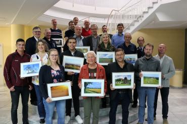 Gruppenbild der Sieger und Siegerinnen des Fotowettbewerbs.