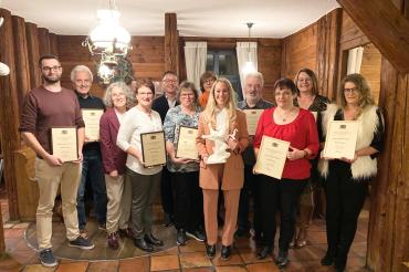 Das Dorfladennetzwerk Donau-Ries bei der Feierstunde zum Bayerischen Heimatpreis 2022.