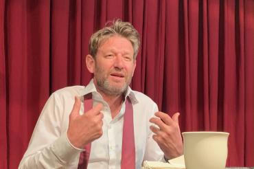 Ingolstädter Schauspiel Toni Schatz, als Alan Green.