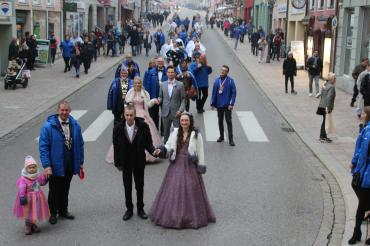 Prinz Marwin II. und Pinzessin Lisa I. eröffnen die Donauwörther Faschingssaison. 