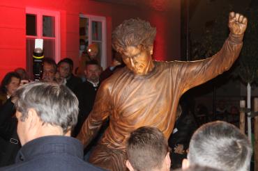Gerd-Müller-Statue Enthüllung