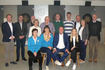 stehend v. li.; MdL Wolfgang Fackler, OB Jürgen Sorre, MdL Ulrich Singer, Evi Kühling, Helmut Schneider, Ralf Jaumann, Jochen Weber, Werner Freißler, stv. Landrätin Ursula Kneißl-Eder, Wilhelm Imrich sowie sitzend v. li.: Birgit Klinger, Judith Rau, Roland Pickhard und Rebecca Schneid. Es fehlt Birgit Christ.