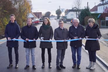 Alexander Becker, Wolfgang Fackler, Eva Lettenbauer, Günther Pfefferer, Johannes Käser und Petra Riedelsheimer bei der Verkehrsfreigabe.