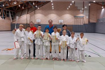 Das Bild zeigt den den Nachwuchs der Jujutsu-Sparte der SG Airbus Helicopters.